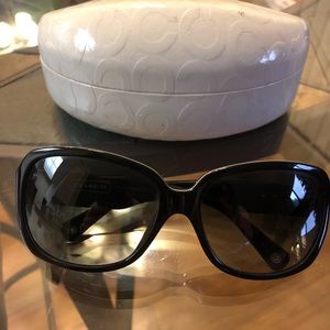 Coach sunglasses in excellent condition!!